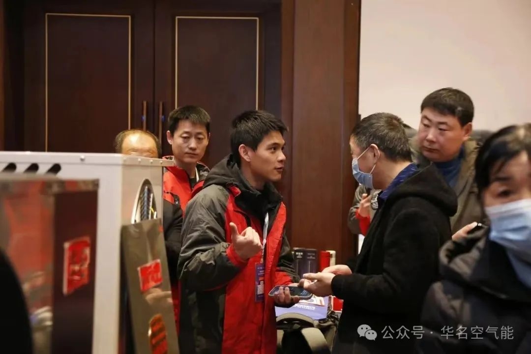 华名空气能在山东第七届清洁供暖大会荣膺“2024年度清洁采暖行业标杆品牌”
